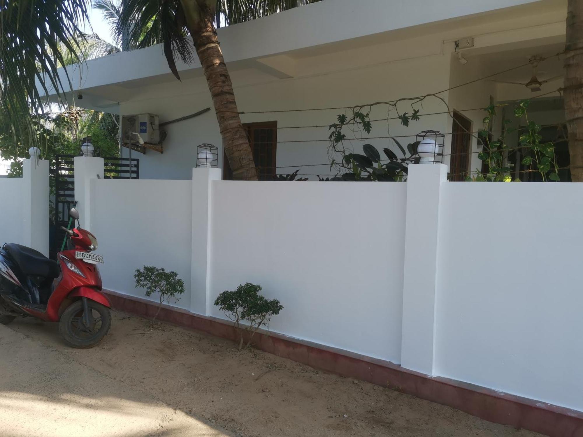 Surf Reef Beach Trincomalee Extérieur photo