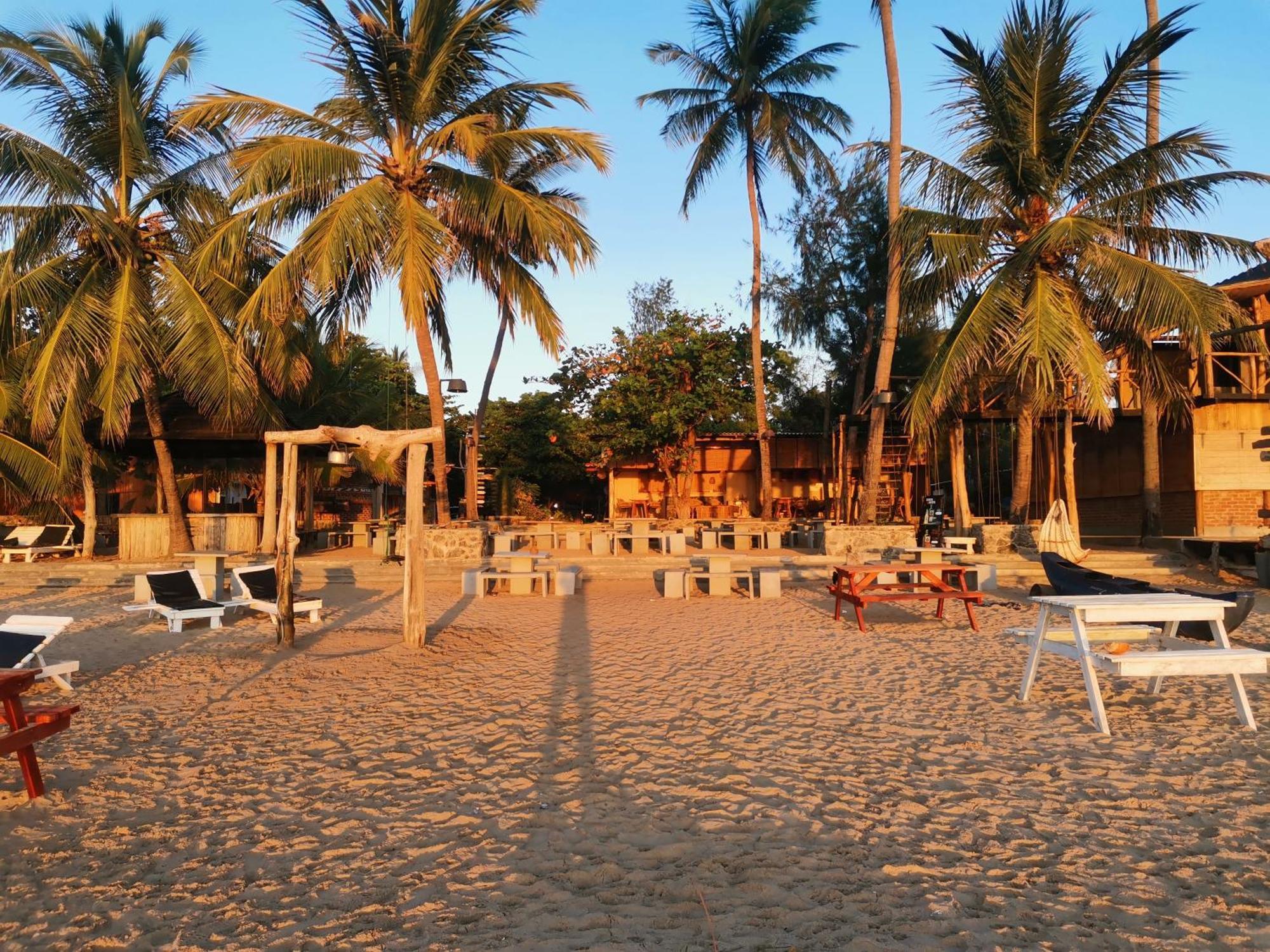 Surf Reef Beach Trincomalee Extérieur photo