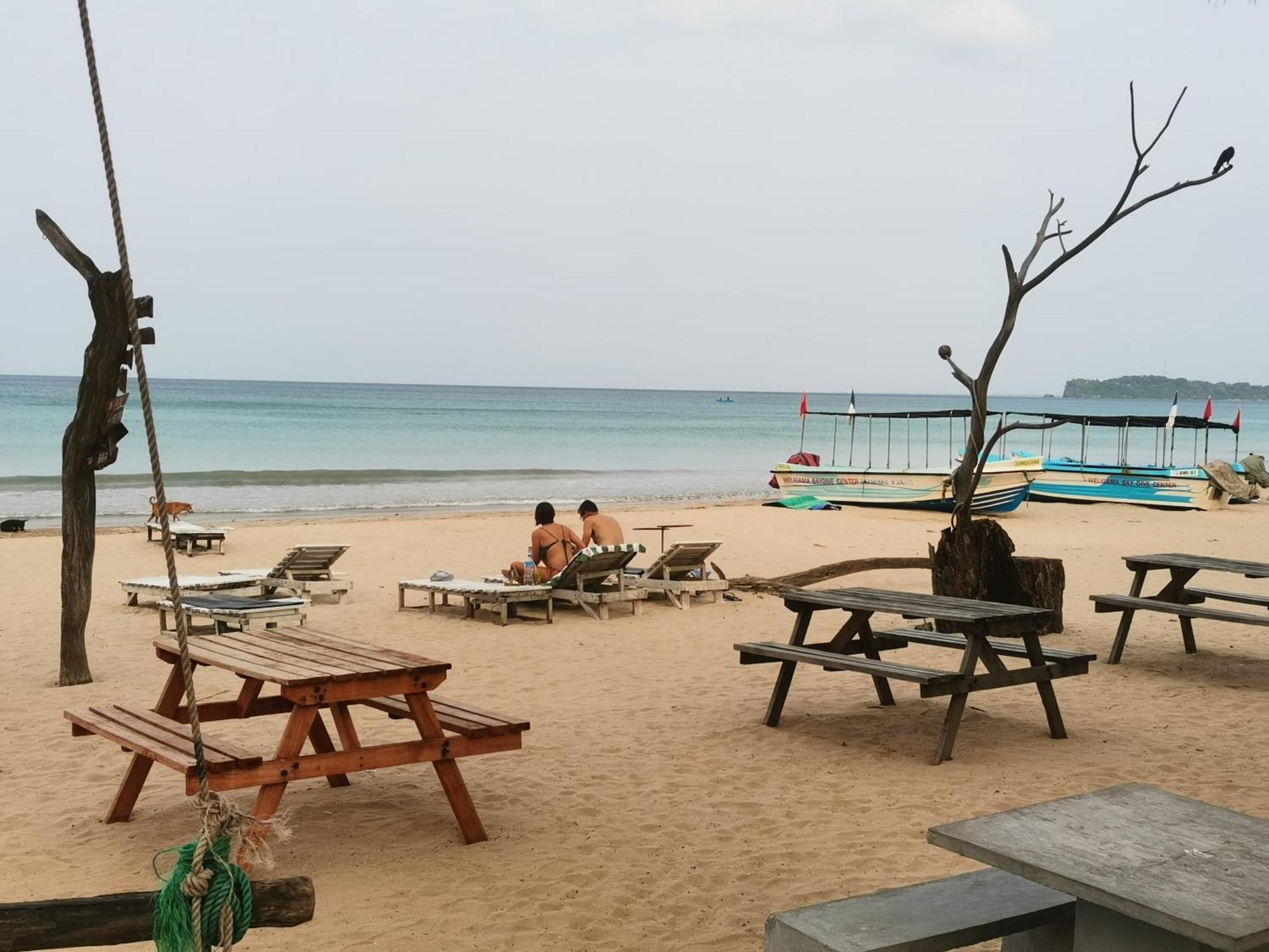 Surf Reef Beach Trincomalee Extérieur photo