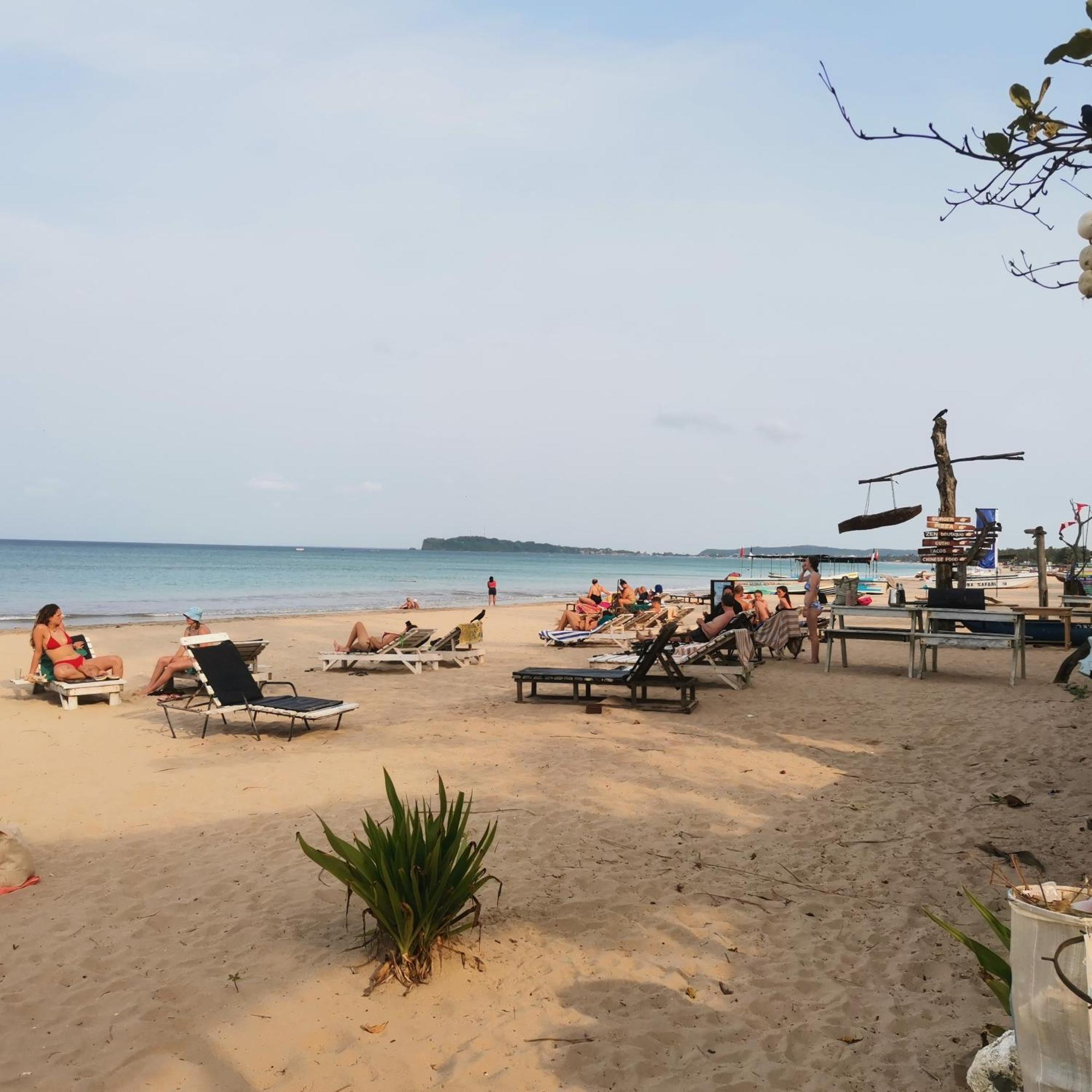 Surf Reef Beach Trincomalee Extérieur photo