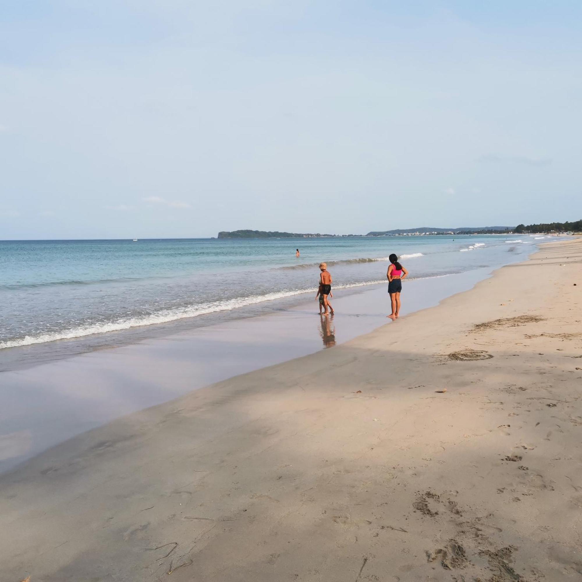 Surf Reef Beach Trincomalee Extérieur photo