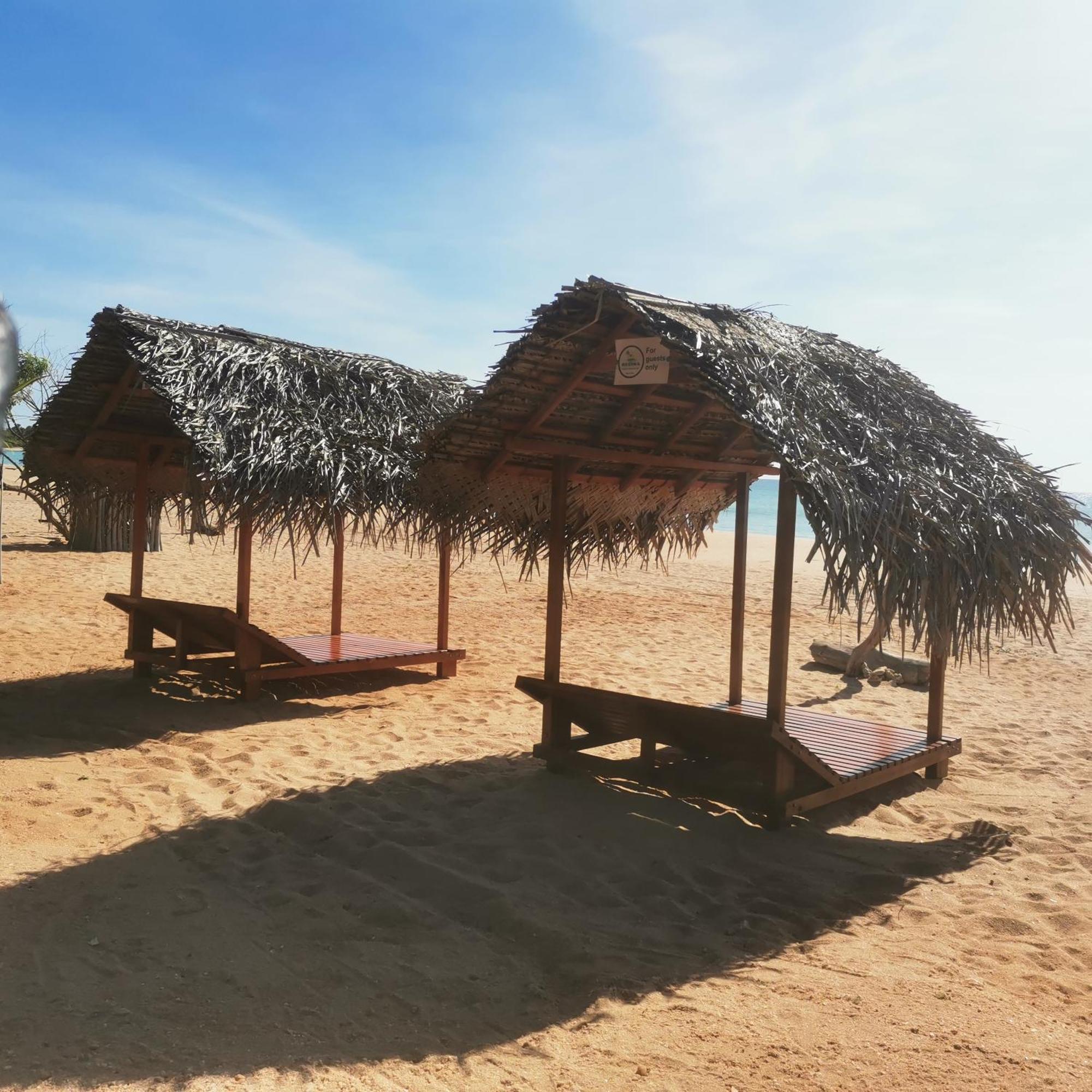 Surf Reef Beach Trincomalee Extérieur photo