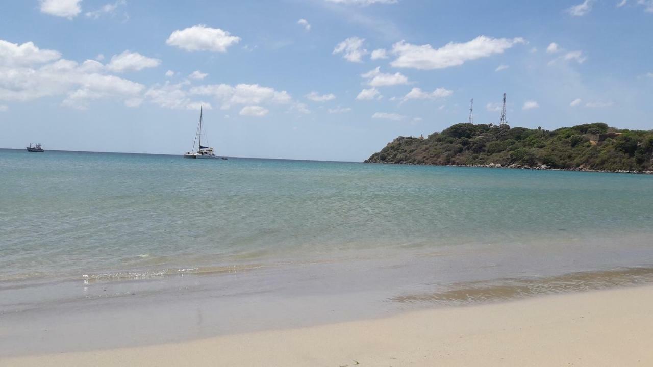 Surf Reef Beach Trincomalee Extérieur photo